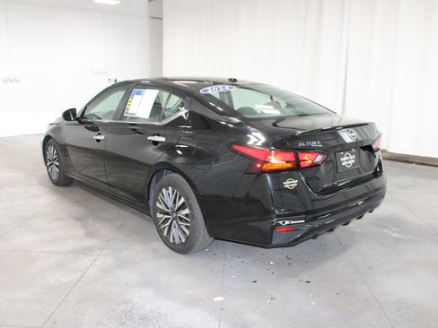 Used 2024 Nissan Altima 2.5 SV FWD image 7