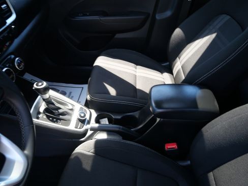 Used 2024 Hyundai Venue SEL FWD image 14