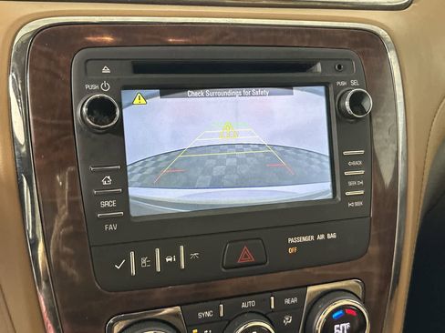 Used 2017 Buick Enclave Leather FWD image 17