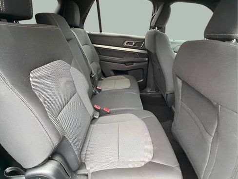 Used 2018 Ford Explorer XLT image 19