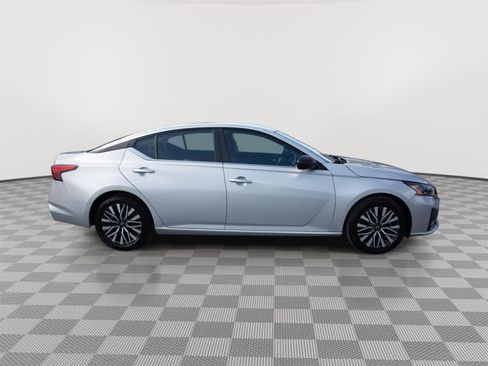 Used 2024 Nissan Altima 2.5 SV image 16