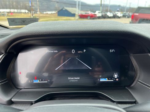 Used 2025 Jeep Grand Cherokee Altitude image 14