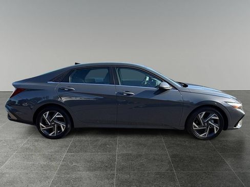 Used 2025 Hyundai Elantra SEL FWD image 10