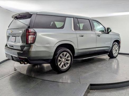 Used 2023 Chevrolet Suburban Premier image 8