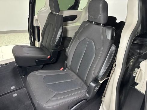 Used 2020 Chrysler Voyager LX FWD image 2