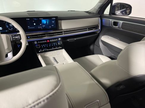 Certified 2025 Hyundai Santa Fe Limited image 17