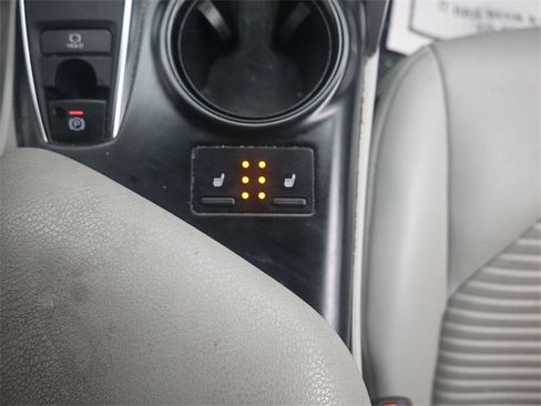 Used 2020 Toyota Camry SE image 14