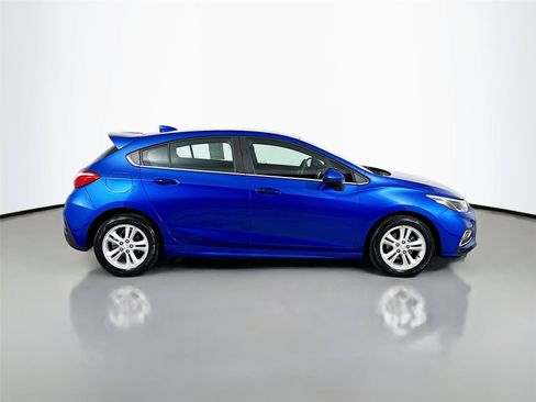 Used 2018 Chevrolet Cruze LT w/ Convenience Package FWD image 10