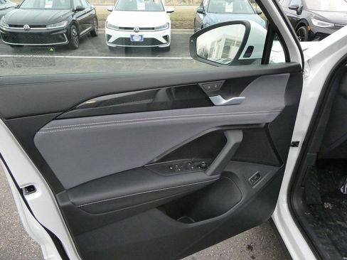 New 2026 Volkswagen Tiguan SE AWD/4WD image 15