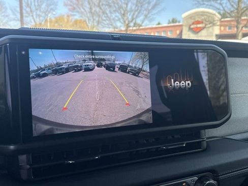 Certified 2025 Jeep Wrangler Unlimited Sahara w/ Safety Group image 27