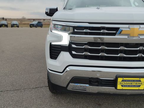 Used 2025 Chevrolet Silverado 1500 LTZ AWD/4WD image 4