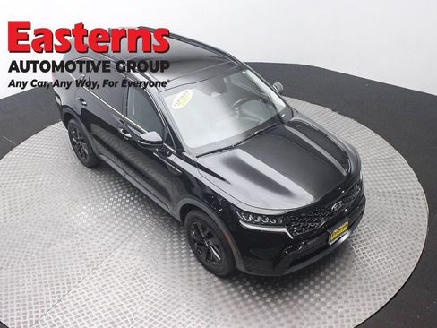 Used 2021 Kia Sorento S w/ Panoramic Sunroof Package AWD/4WD image 3
