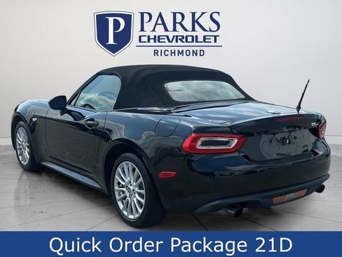 Used 2017 FIAT 124 Spider Classica RWD image 5