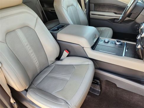 Used 2021 Ford Expedition Limited image 15