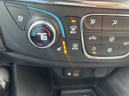 Used 2023 Chevrolet Traverse Premier image 31