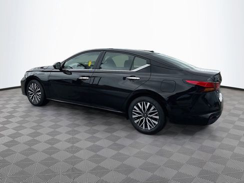 Used 2025 Nissan Altima 2.5 SV FWD image 7