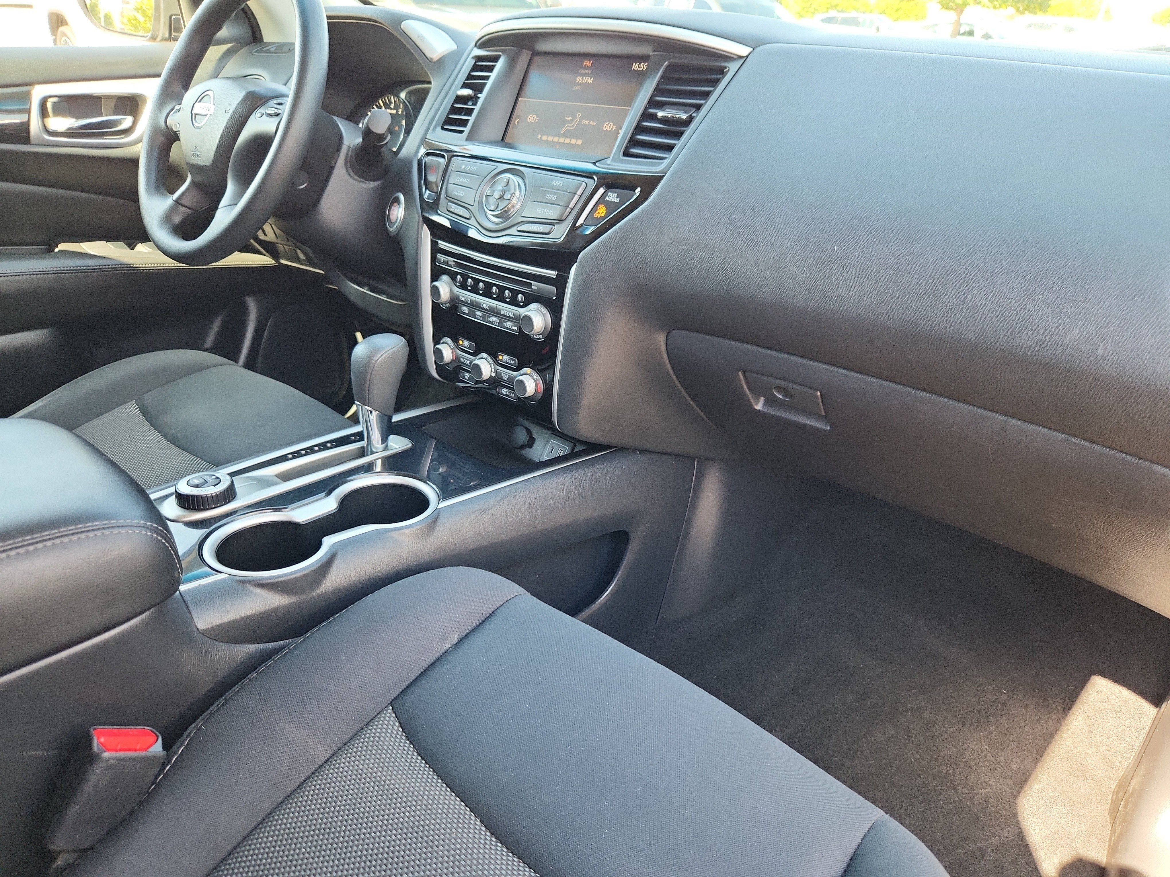 Used 2019 Nissan Pathfinder S AWD/4WD image 17