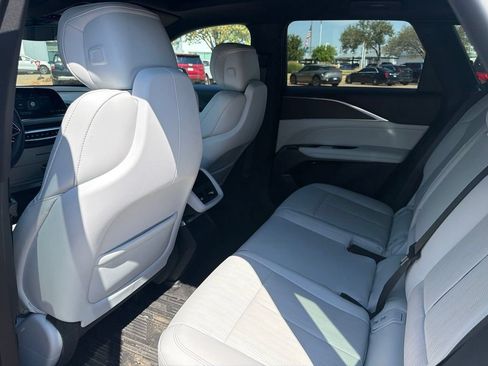 Used 2024 Cadillac Lyriq Luxury AWD/4WD image 9