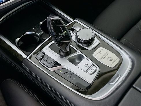 Used 2021 BMW ALPINA B7 xDrive AWD/4WD image 17