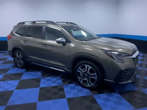 Used 2023 Subaru Ascent Limited w/ Technology Package image 2
