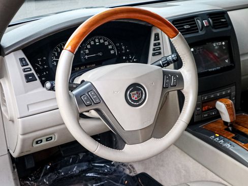 Used 2005 Cadillac XLR image 18