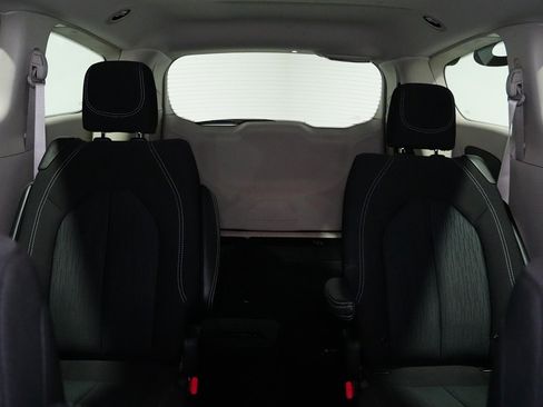 Used 2023 Chrysler Voyager LX image 22