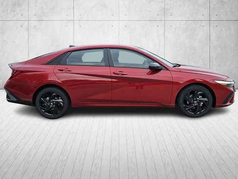 Used 2026 Hyundai Elantra Sport FWD image 4