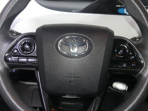 Used 2022 Toyota Prius LE image 31