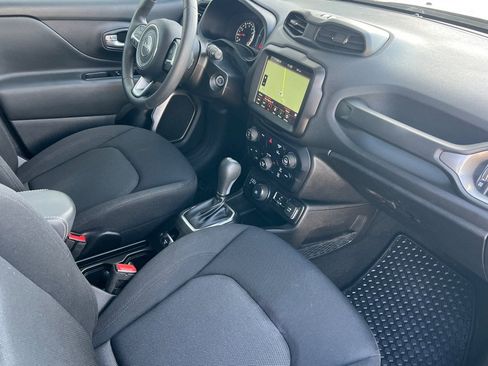 Used 2023 Jeep Renegade Latitude AWD/4WD image 17