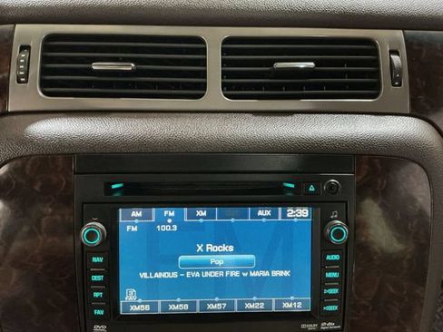 Used 2011 GMC Yukon XL Denali AWD/4WD image 15