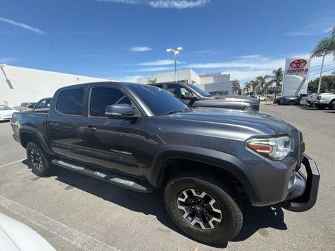 Used 2018 Toyota Tacoma TRD Off-Road RWD image 5