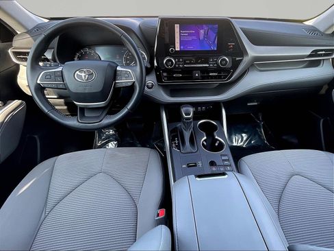 Used 2023 Toyota Highlander LE FWD image 7