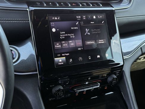 Used 2023 Jeep Grand Cherokee L Laredo image 13