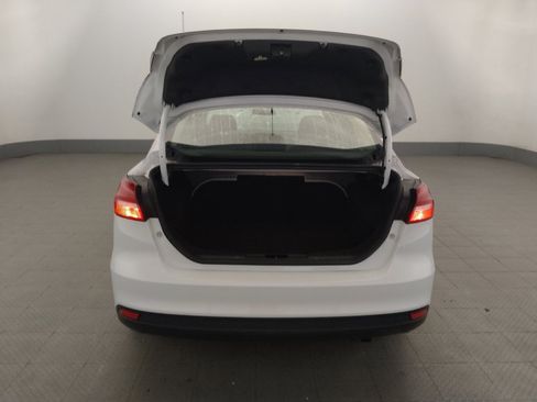 Used 2017 Ford Focus SE w/ Cold Weather Package FWD image 29