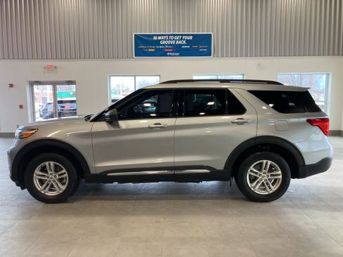 Used 2023 Ford Explorer XLT w/ Equipment Group 202A image 8