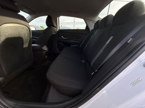 Certified 2024 Hyundai Elantra SEL FWD image 24