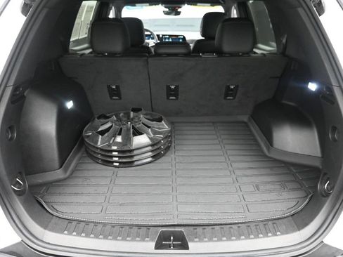 Used 2025 Chevrolet Equinox LT w/ Convenience Package II AWD/4WD image 11
