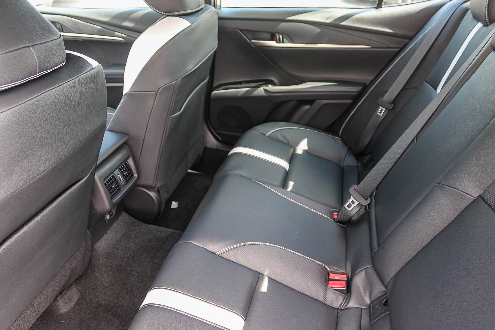 New 2026 Toyota Camry SE FWD image 21
