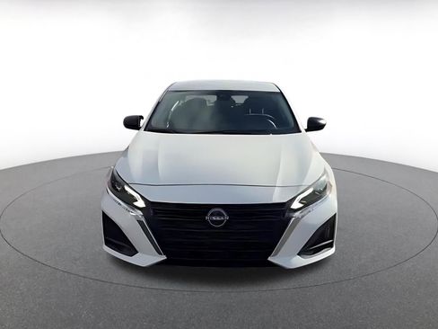 Used 2025 Nissan Altima 2.5 SV FWD image 2