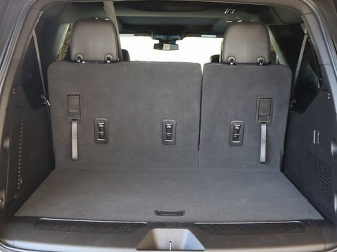 Used 2023 GMC Yukon XL SLT image 46