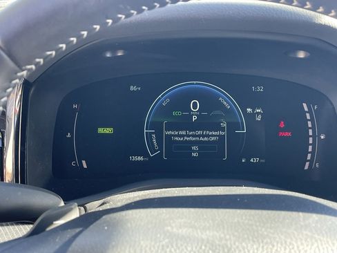 Used 2025 Toyota Camry SE image 6