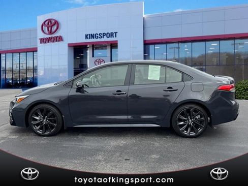 Certified 2025 Toyota Corolla SE w/ SE Premium Package image 2