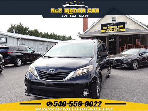 Used 2016 Toyota Sienna SE image 1
