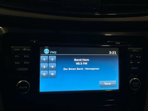 Used 2017 Nissan Rogue Sport SV w/ SV Premium Package image 16