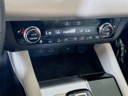 Used 2023 Mitsubishi Outlander SEL AWD/4WD image 15