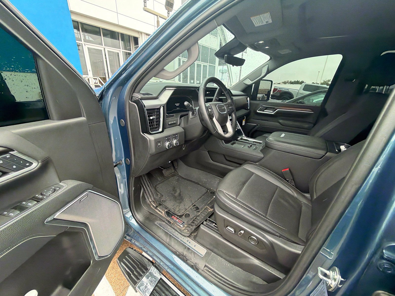 Used 2025 GMC Sierra 2500 Denali w/ Technology Package AWD/4WD image 6