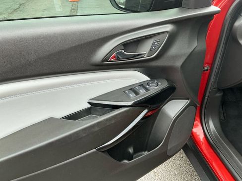 Used 2024 Chevrolet Trax LT w/ LT Convenience Package image 16