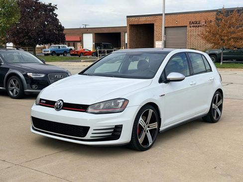 Used 2015 Volkswagen Golf 4-Door image 1