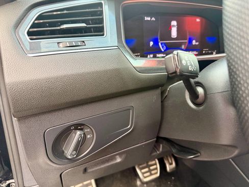 Used 2022 Volkswagen Tiguan SE R-Line AWD/4WD image 32