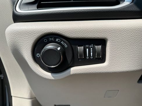 Used 2022 Chrysler Voyager LX FWD image 19